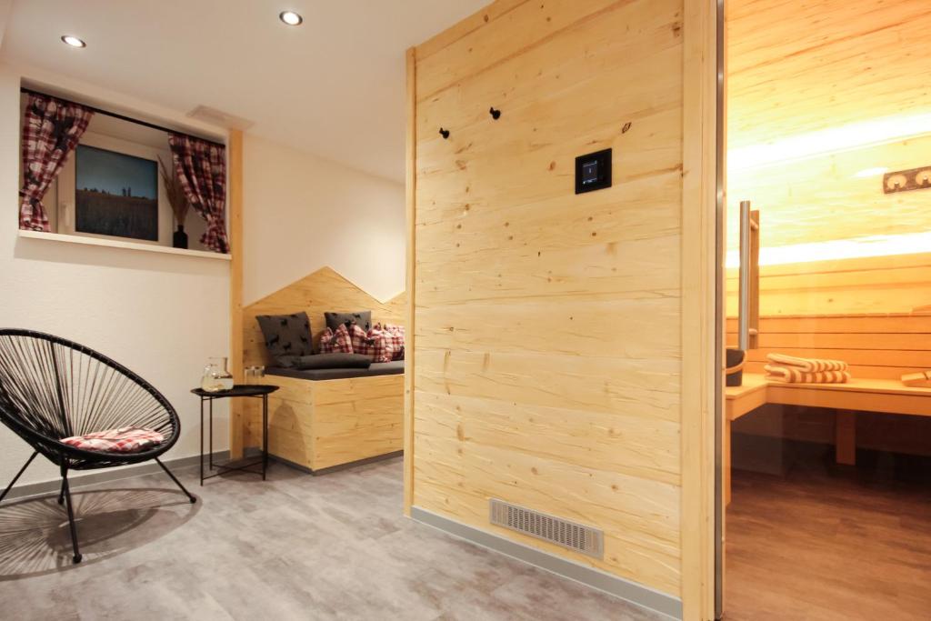 Ein Sitzbereich in der Unterkunft Haus am Berg - Pension direkt am Skihang