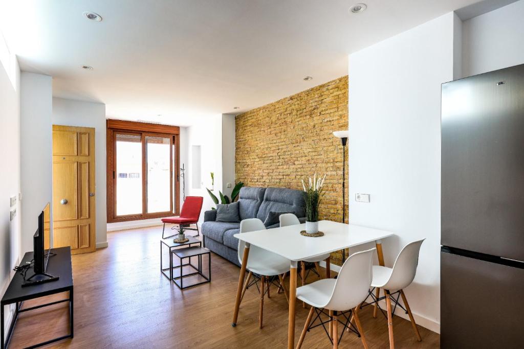 a living room with a couch and a table at Apartamentos turísticos Decumano Romano in Cartagena