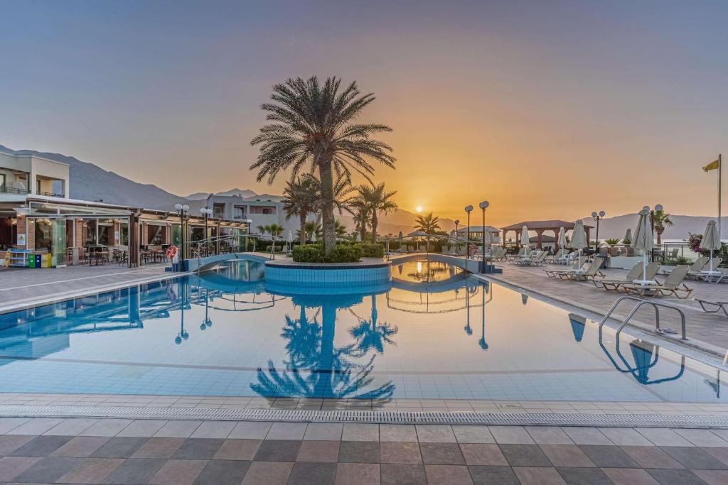 Bazén v ubytování Hydramis Palace Beach Resort nebo v jeho okolí