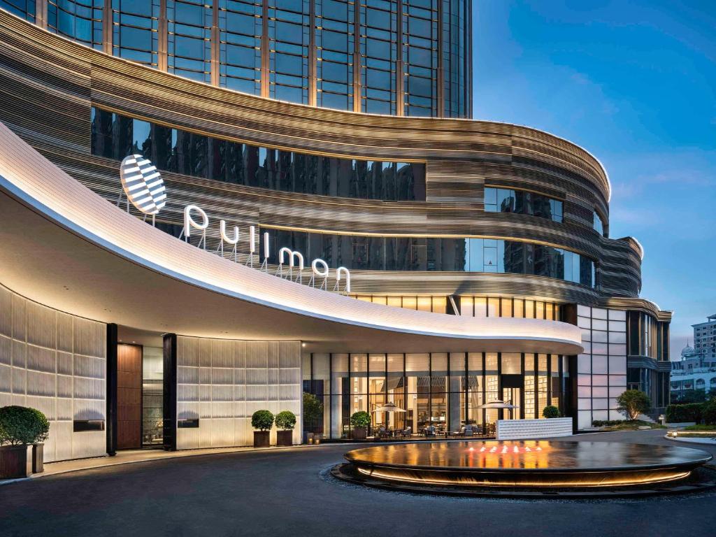 泉州市にあるPullman Quanzhou Shuitouのグランドホテルとカジノのレンダリング