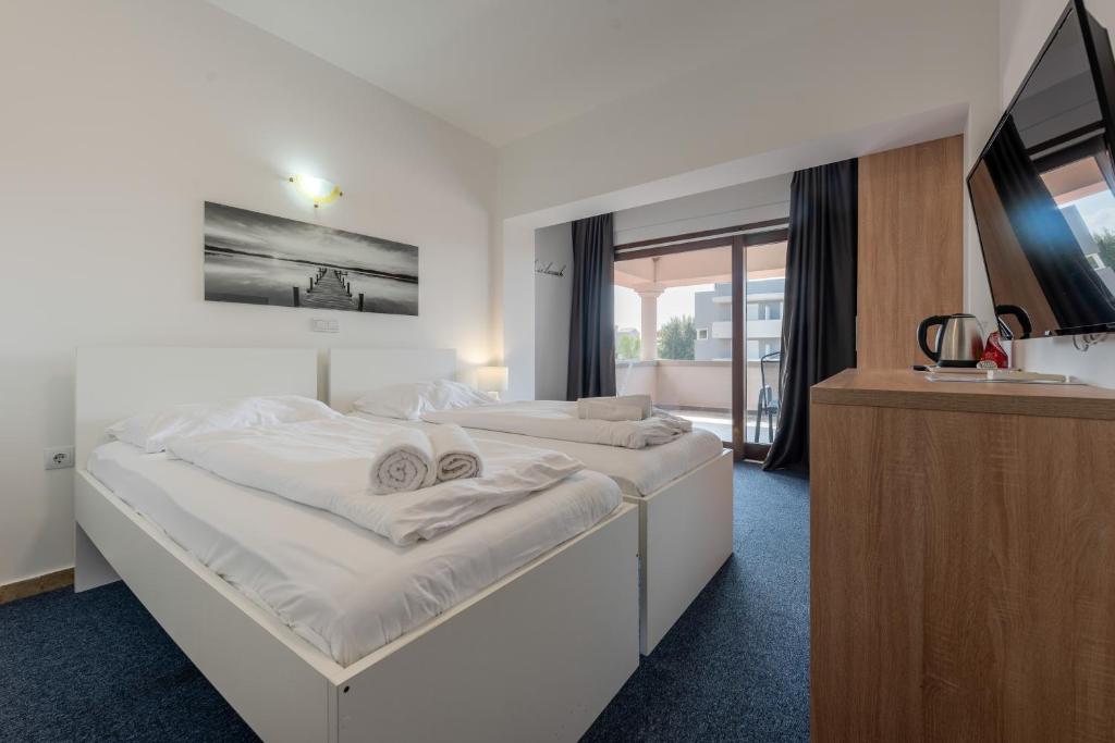 Aparthotel Plat - Habitación Doble Confort Con Vistas A La Piscina