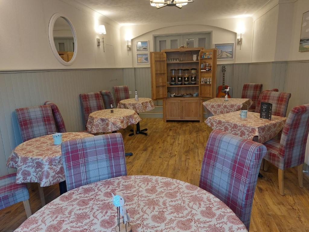 a restaurant with tables and chairs in a room at Sea Air B&B in Chapel Saint Leonards