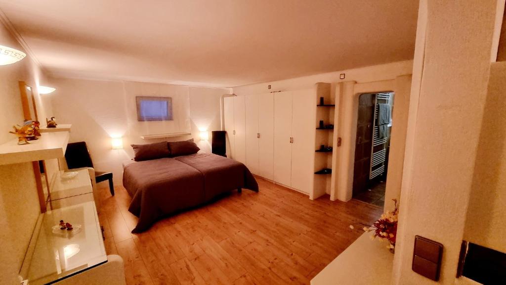 a bedroom with a bed in a room at Ruheoase am Waldrand - auf 90qm sind nicht nur die Eltern willkommen - bis zu 5 Kinder in Laichingen