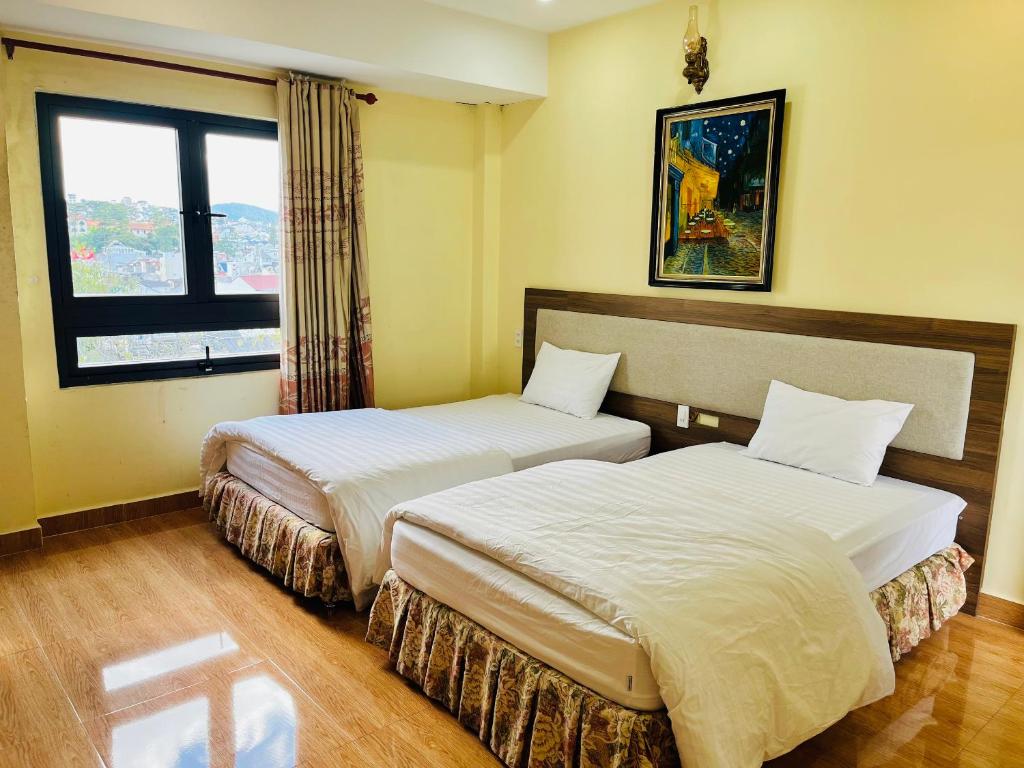 Postel nebo postele na pokoji v ubytování Ngoc Tran Hotel