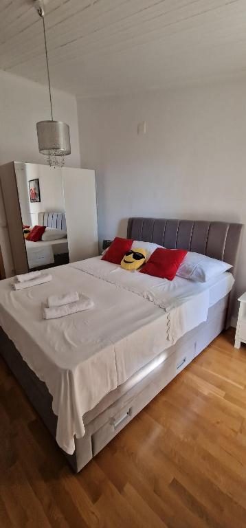 Posteľ alebo postele v izbe v ubytovaní APARTMENTS ANICA 2