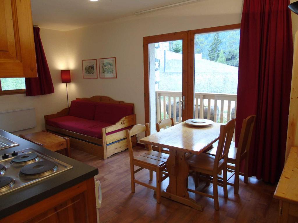 a kitchen and living room with a table and a couch at Appartement Valfréjus, 2 pièces, 4 personnes - FR-1-561-6 in Valfréjus