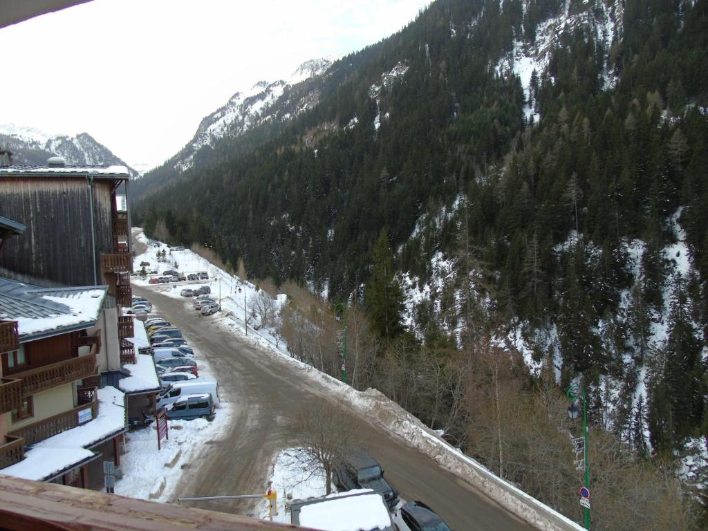 Fotografia z galérie ubytovania Confort 3 pièces rénové, balcon, proche remontées mécaniques, Wifi, animaux admis - FR-1-561-105 v destinácii Modane