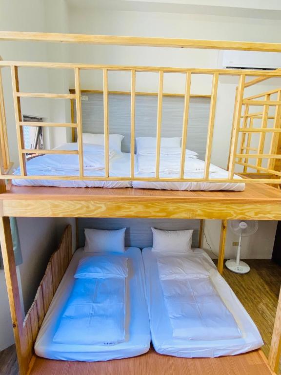 Postel nebo postele na pokoji v ubytování 東吉悠民宿East Chill-可包棟民宿