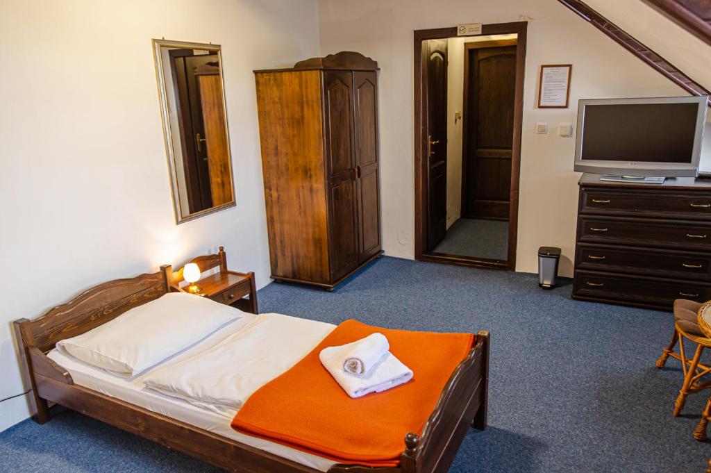 Postel nebo postele na pokoji v ubytování Penzión Kúria