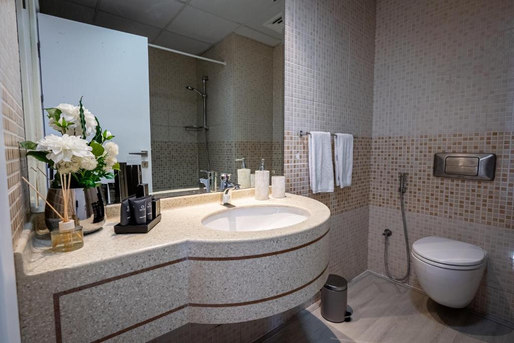 Koupelna v ubytování Daniels Spacious 1BR in Heart of Dubai Marina