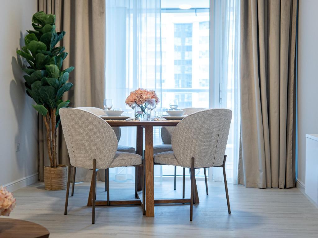 Posezení v ubytování Daniels Spacious 1BR in Heart of Dubai Marina
