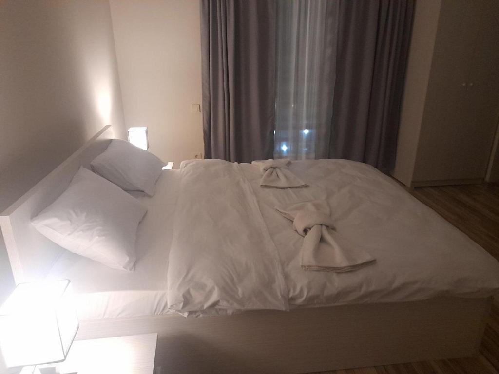 a white bed with white sheets and pillows at გურია in Chʼokhatauri