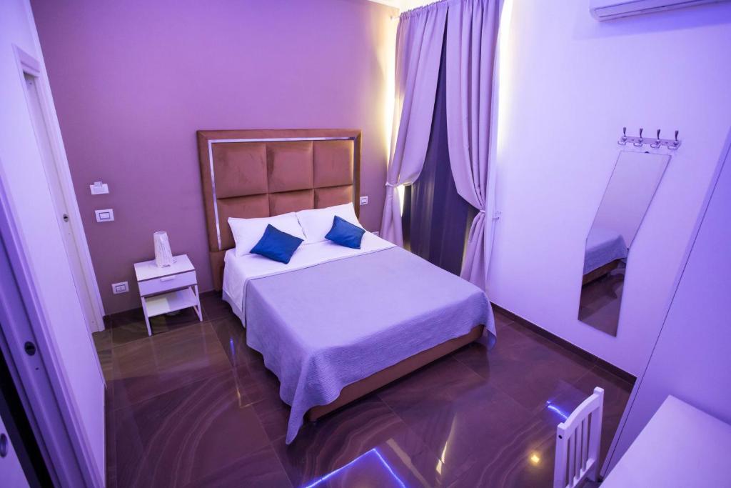 Postel nebo postele na pokoji v ubytování Palazzo 15 Napoli