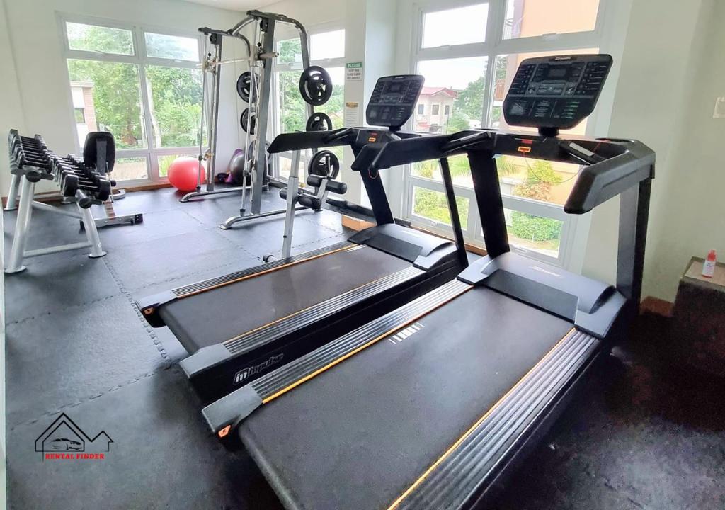 Fitness centrum a/nebo fitness zařízení v ubytování Pet-Friendly 2BR Retreat Homes with Car & Motorbike Rentals - B2 1Kunzite
