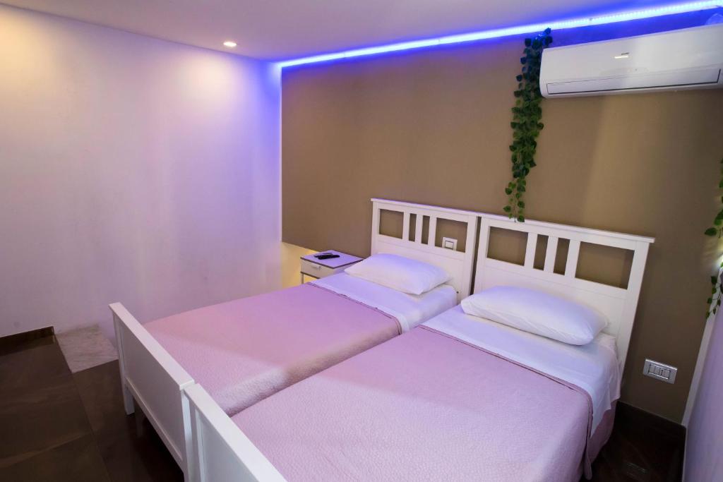 Postel nebo postele na pokoji v ubytování Palazzo 15 Napoli