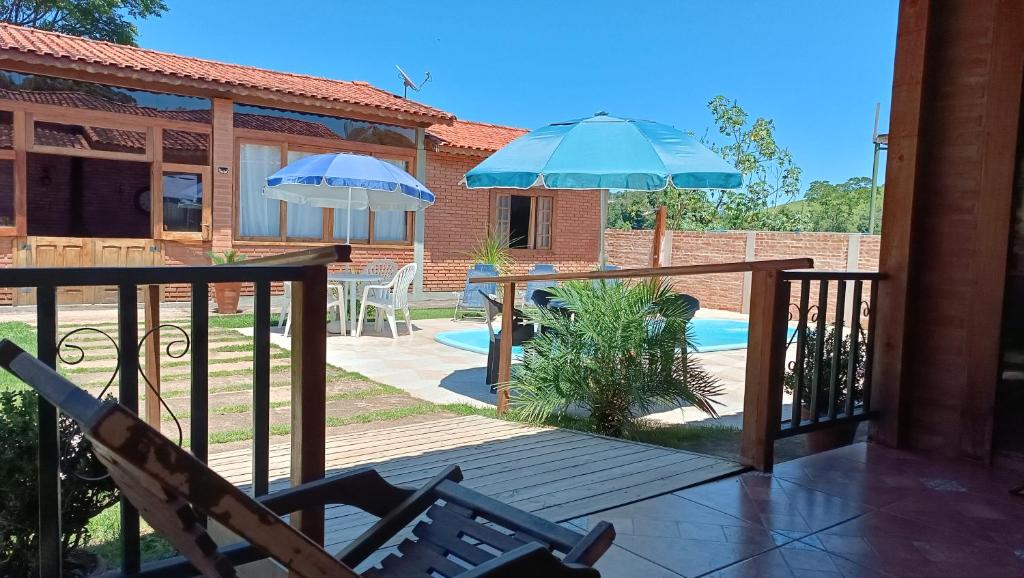 A piscina em ou perto de Pousada Estrelícia