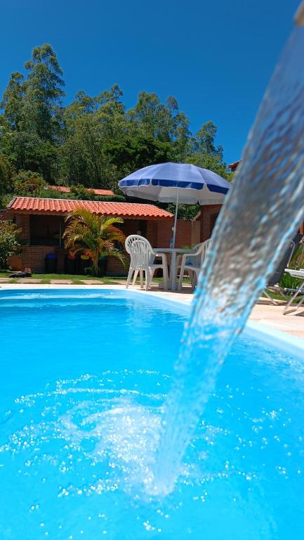 A piscina em ou perto de Pousada Estrelícia