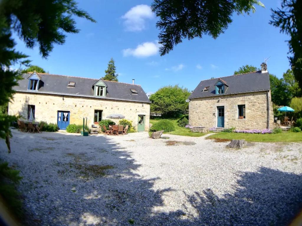 Photo de la galerie de l'établissement Cristal - Gîtes De Kerlividic, à Ploërdut
