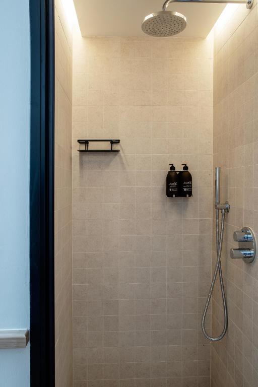 Un baño de Wren Urban Nest
