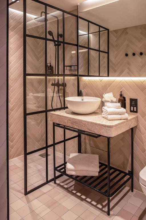 Un baño de Wren Urban Nest