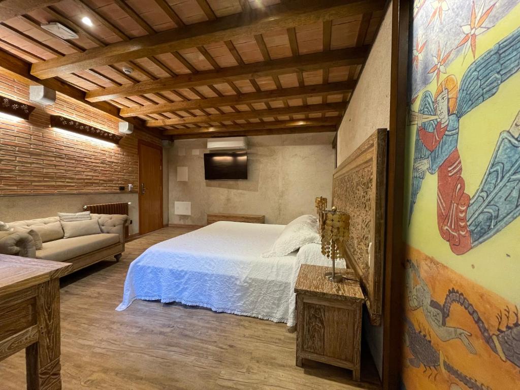 Postel nebo postele na pokoji v ubytování Hotel Històric