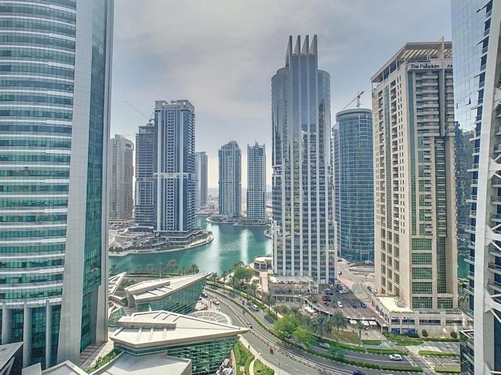 Gallery image of Key View - Lake Terrance in Dubai
