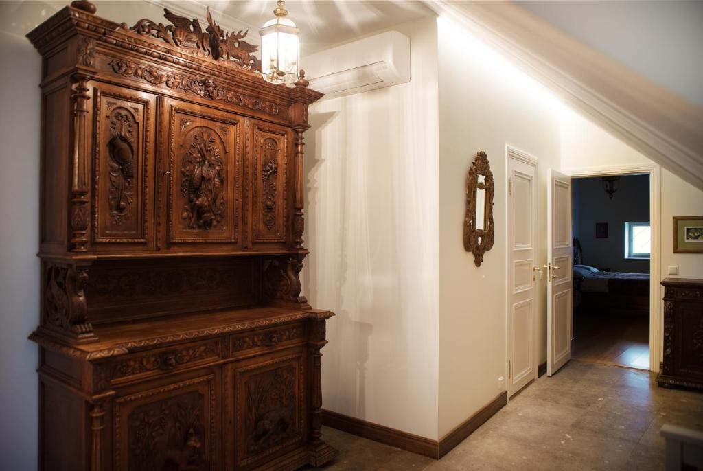 Fotografie z fotogalerie ubytování Luxury Medieval 2 Storey apartment with Antique Furniture in Old Town v Tallinnu