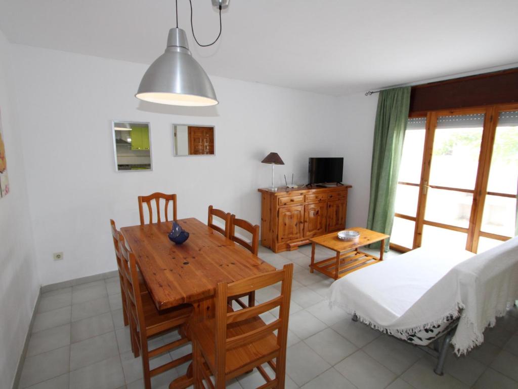 Televízia a/alebo spoločenská miestnosť v ubytovaní Casa cerca del mar, wifi gratuito, aire opcional, piscina, mascotas aceptadas, playa para perros - ES-184-6