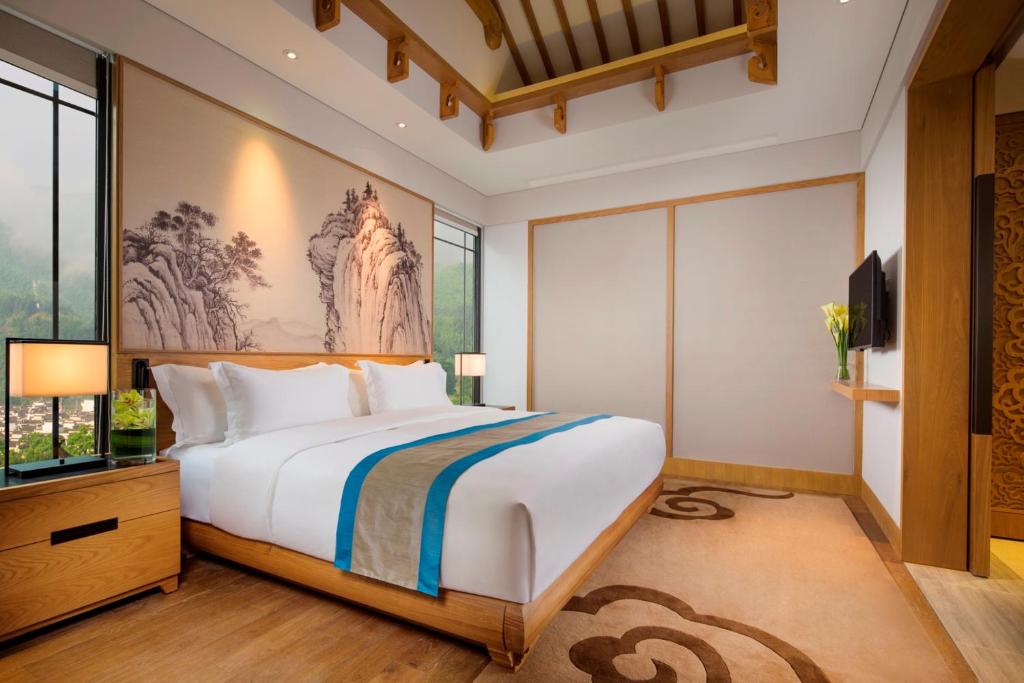 Postel nebo postele na pokoji v ubytování Banyan Tree Huangshan