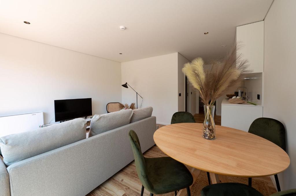 Uma área de estar em Ermo Loft - Casas do Ermo