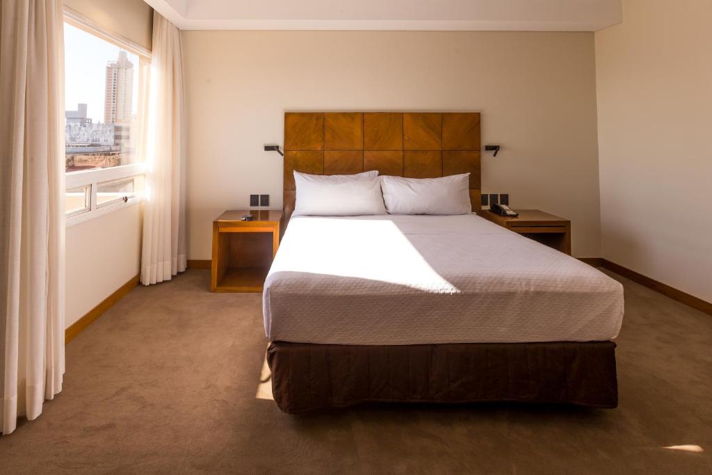 Postel nebo postele na pokoji v ubytování Crowne Plaza Asunción by IHG