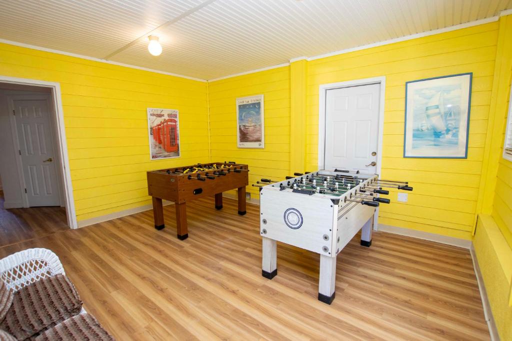 Η αίθουσα παιχνιδιών του WL925, Iselin- Oceanfront, Private Pool, Close to Beach Access, Ocean Views, Pool Table