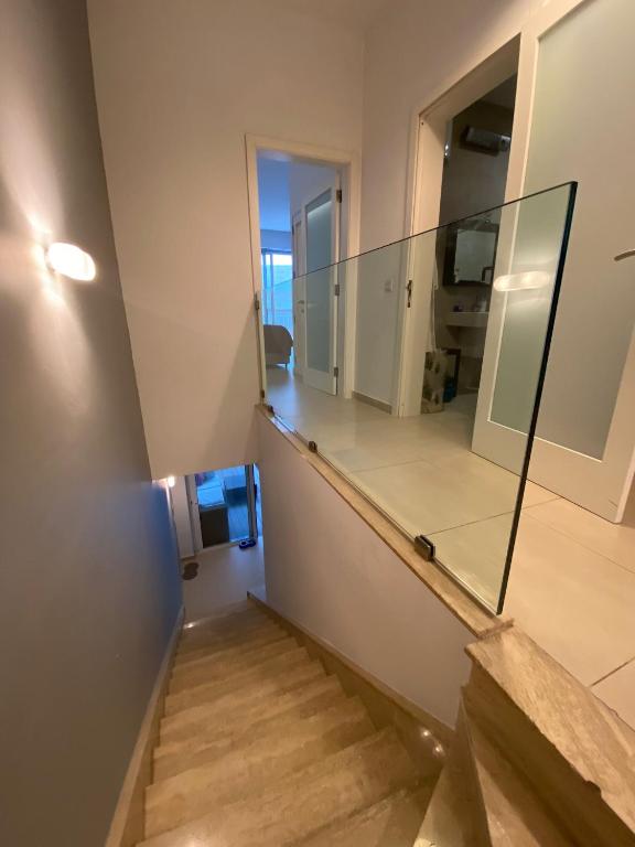 Un baño de St Julians Apt with Pool