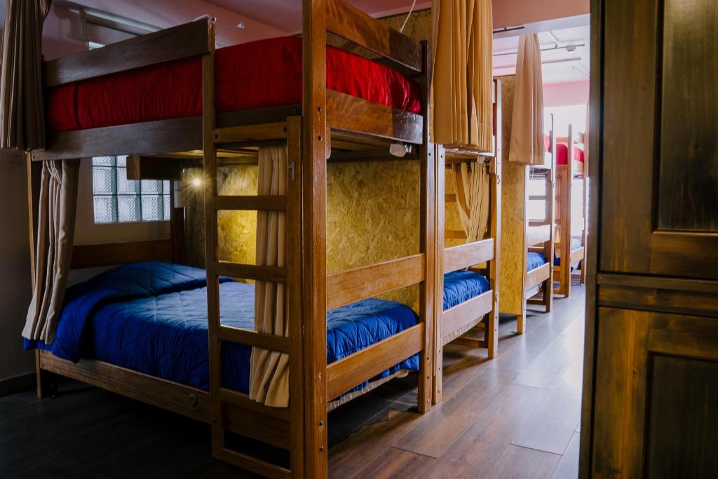 Voodi või voodid majutusasutuse Magar Hostel Bar toas