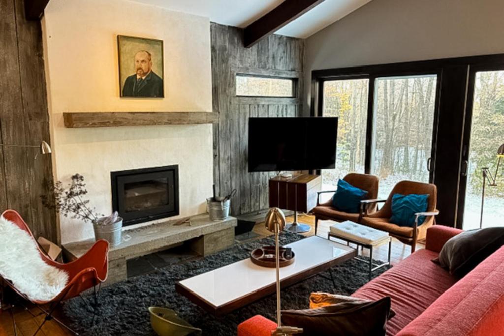 a living room with a couch and a fireplace at Art Rocks in Stowe
