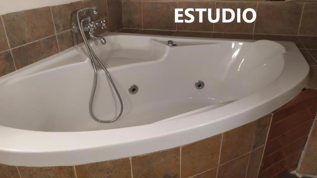 Alojamientos La Casa de Piedra - Jacuzzi privado en la habitación en Murcia