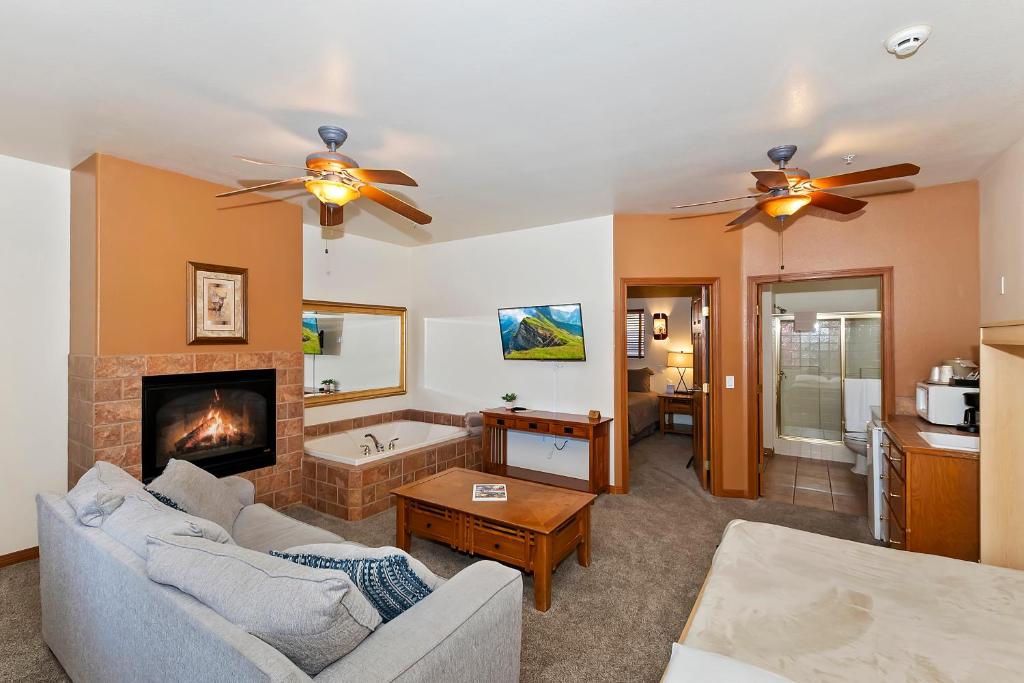 a living room with a couch and a fireplace at Robinhood Resort in Big Bear Lake