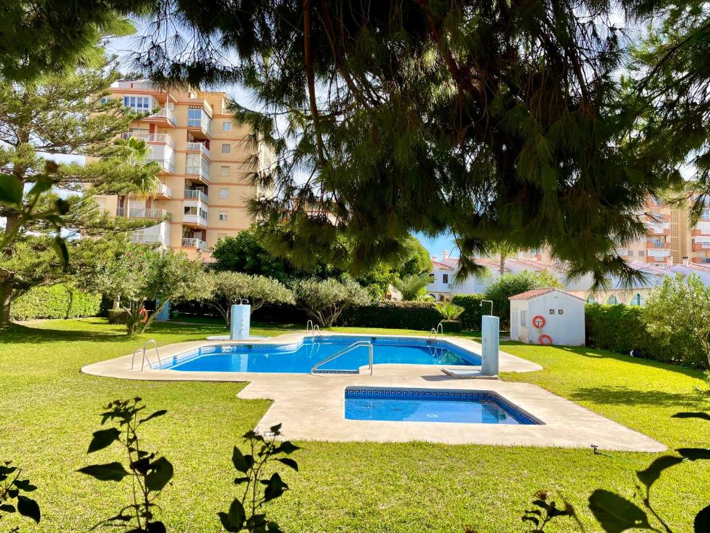 Bazén v ubytovaní Apartamento frontal al Mar - Torrox Costa alebo v jeho blízkosti
