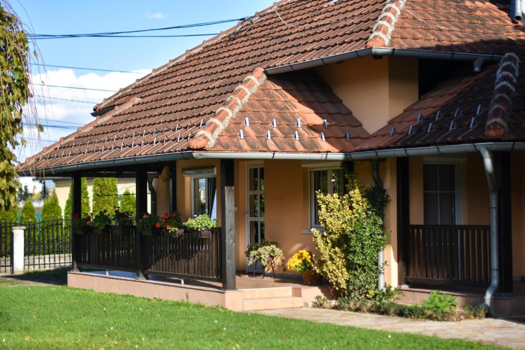 a house with a brown roof at Little Nook in Čačak