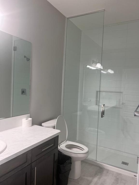 Koupelna v ubytování Flowealth Property Luxury Villa Near Lake Netflix TV Wifi