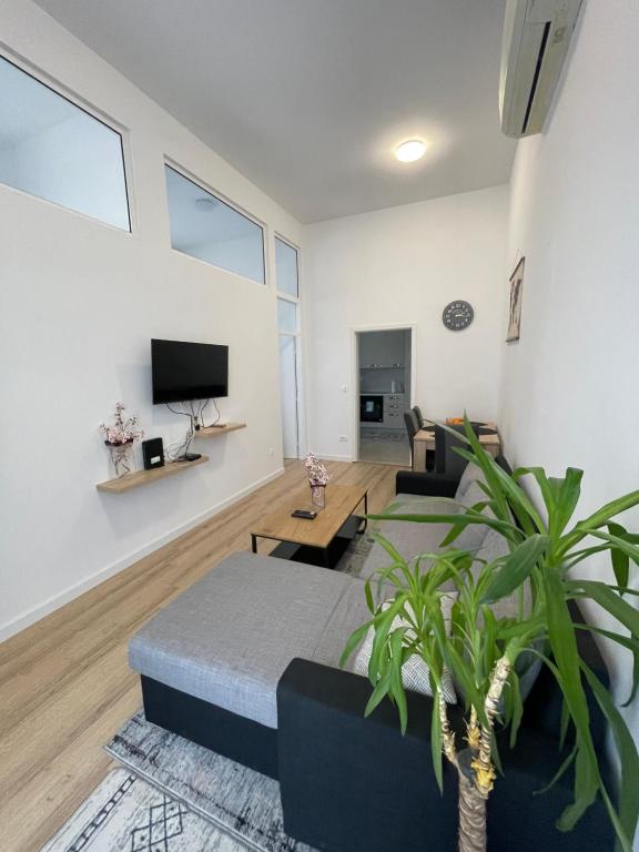 Televízia a/alebo spoločenská miestnosť v ubytovaní Two bedroom apartment N Split