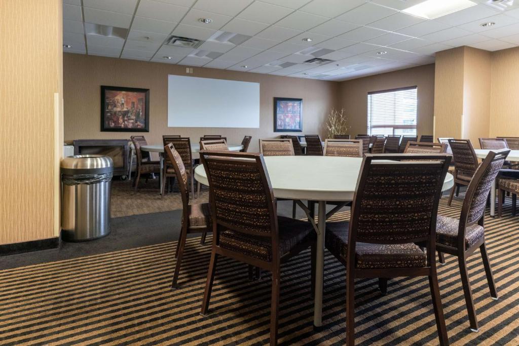 Best Western Plus South Edmonton Inn & Suites - Resim 44