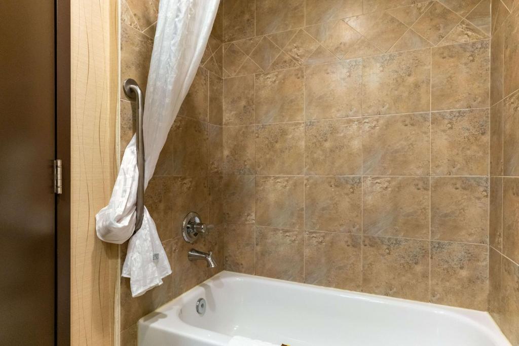 Best Western Plus South Edmonton Inn & Suites - Resim 21