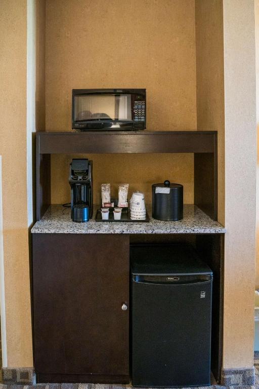 Best Western Plus South Edmonton Inn & Suites - Resim 40