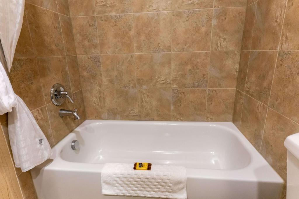 Best Western Plus South Edmonton Inn & Suites - Resim 42