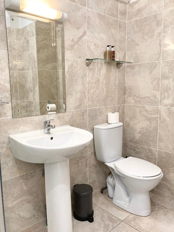 Kupatilo u objektu Dergvale Hotel