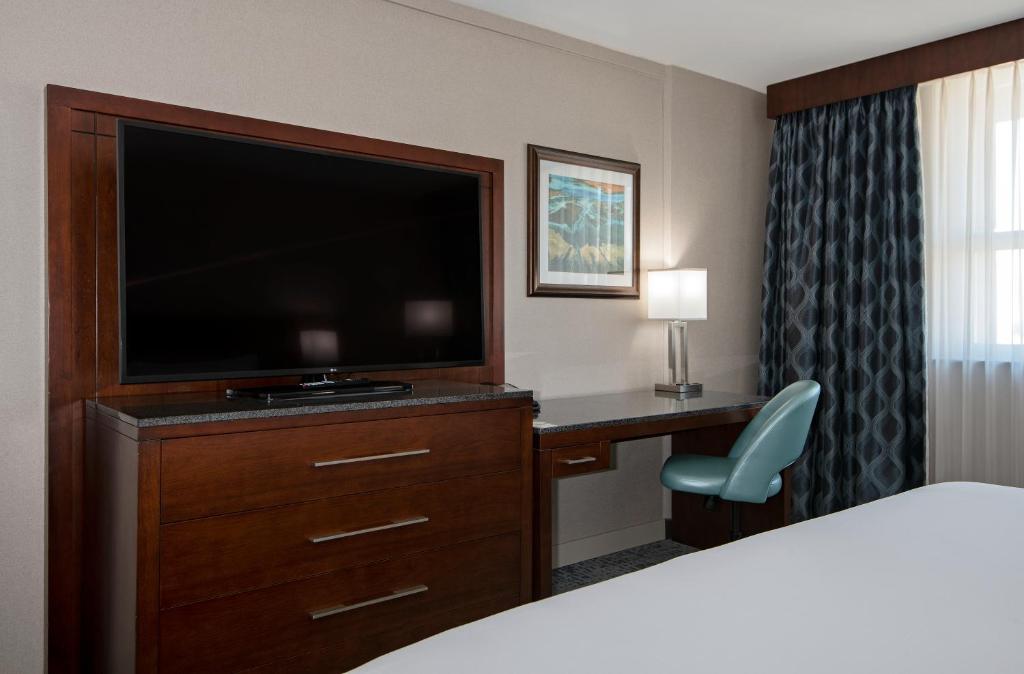 A bed or beds in a room at DoubleTree by Hilton - Kamloops