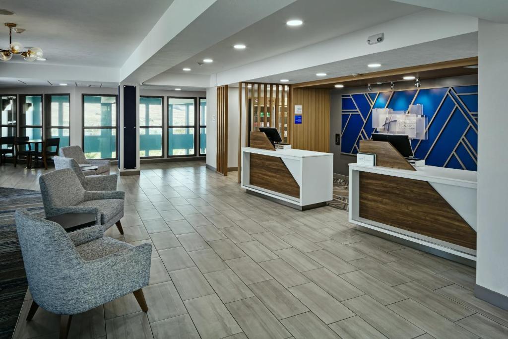 an office lobby with chairs and a reception desk at Holiday Inn Express Lewiston, an IHG Hotel in Lewiston