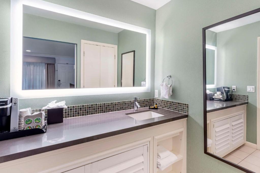Best Western Plus Riviera photo