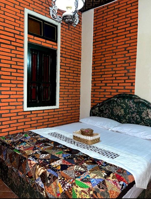 Postel nebo postele na pokoji v ubytování Kampoeng Djawa Hotel
